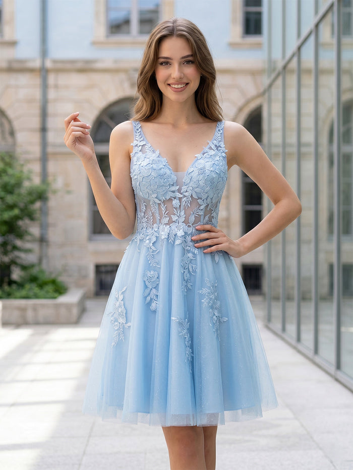 Tulle A-Line V Neck Mini Homecoming Dresses with Lace Applique