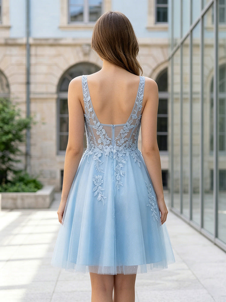 Tulle A-Line V Neck Mini Homecoming Dresses with Lace Applique