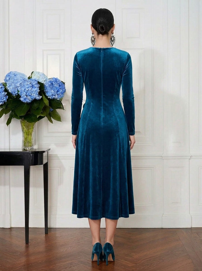 Velvet A-Line Crew Neck Cocktail Dresses with 3D Flowers